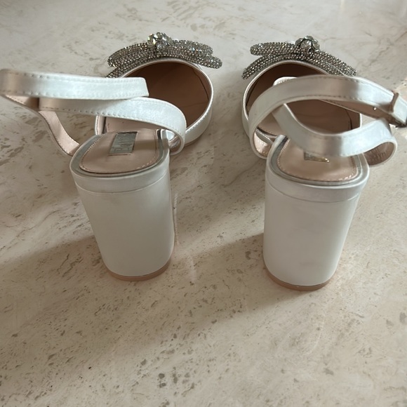 Be Mine sequence bridal shoes, size 6 never worn. - Picture 3 of 4